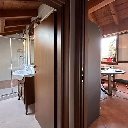 Casa Nel Borgo Di アパート アルジェーニョ