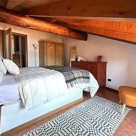 Casa Nel Borgo Di * アルジェーニョ