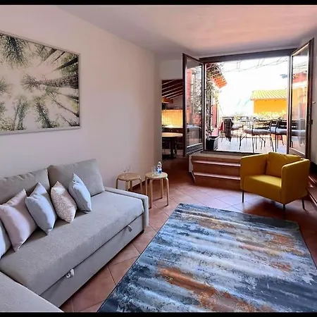 Casa Nel Borgo Di * アルジェーニョ